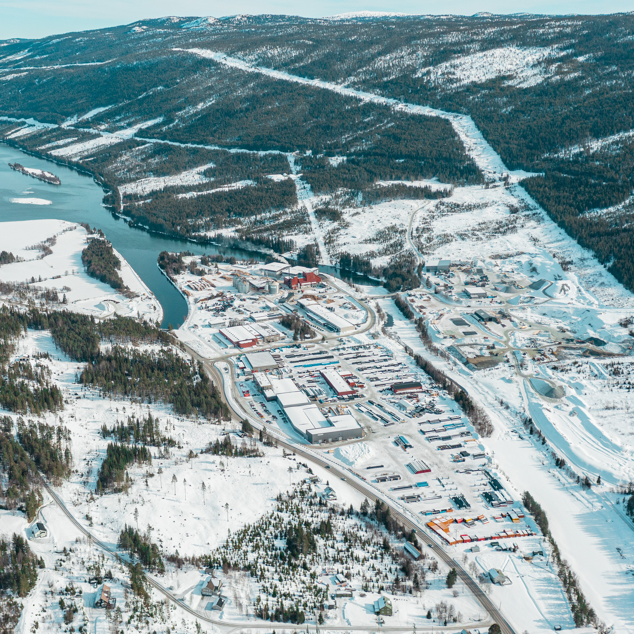 Dronefoto av Kleivi næringspark på vinteren